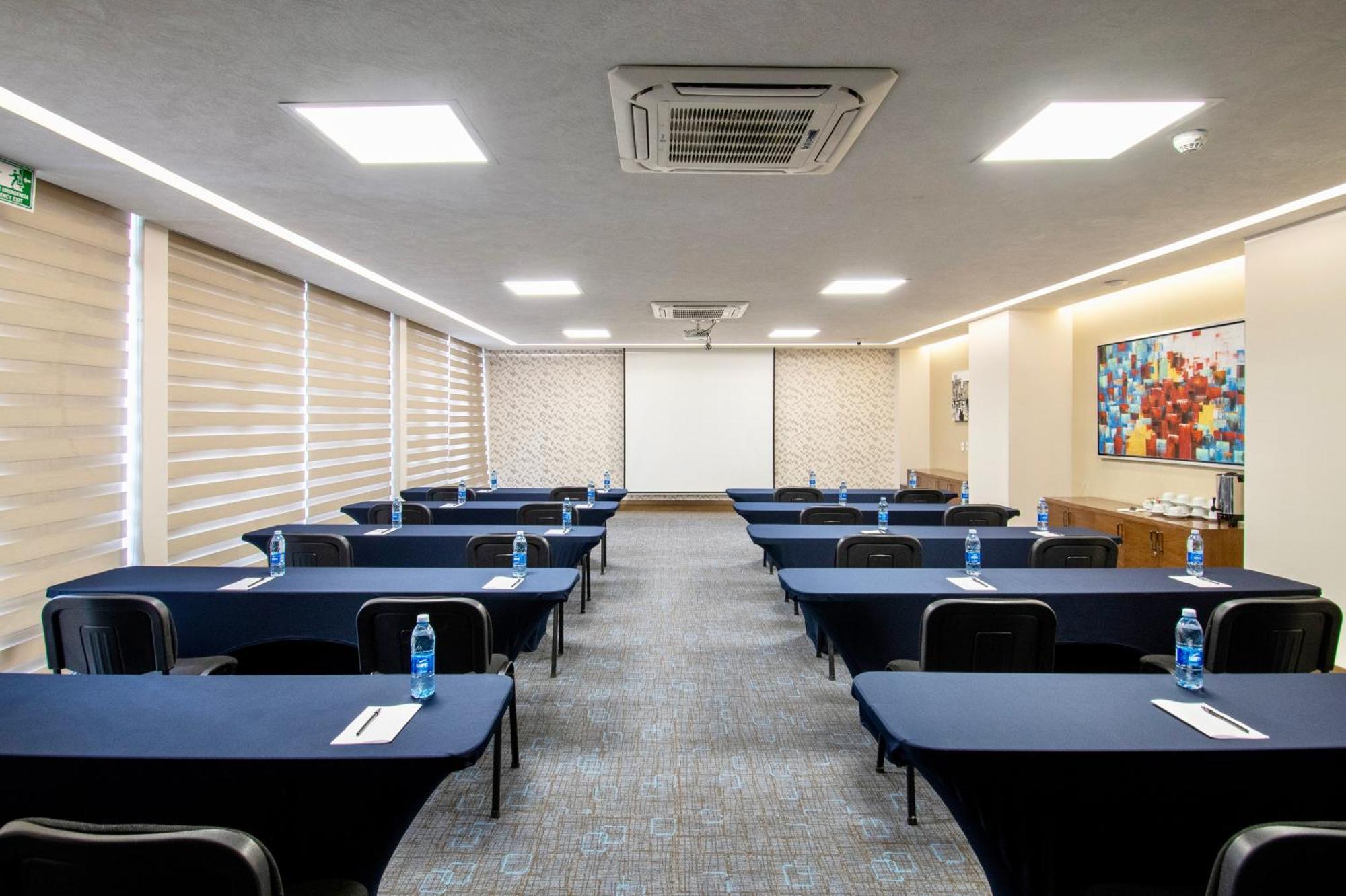 Hotel Velvet Plaza غوادالاجارا المظهر الخارجي الصورة
